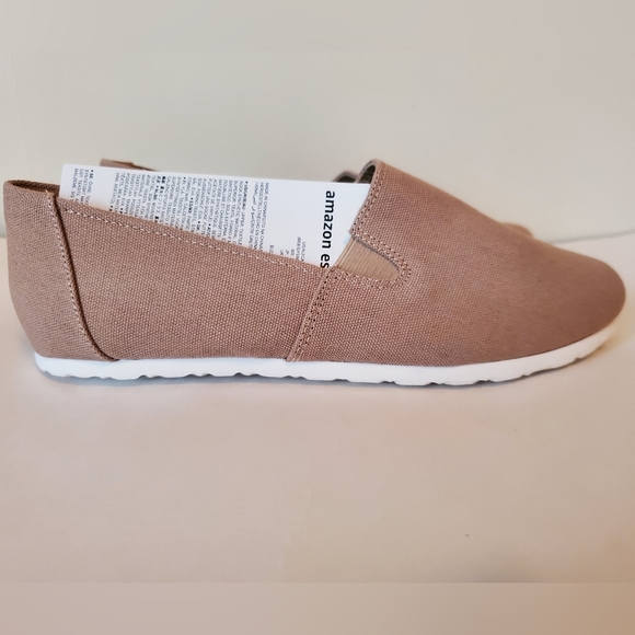 Amazon Essentials Women's slip on canvas flat shoes size 8 - Picture 5 of 8